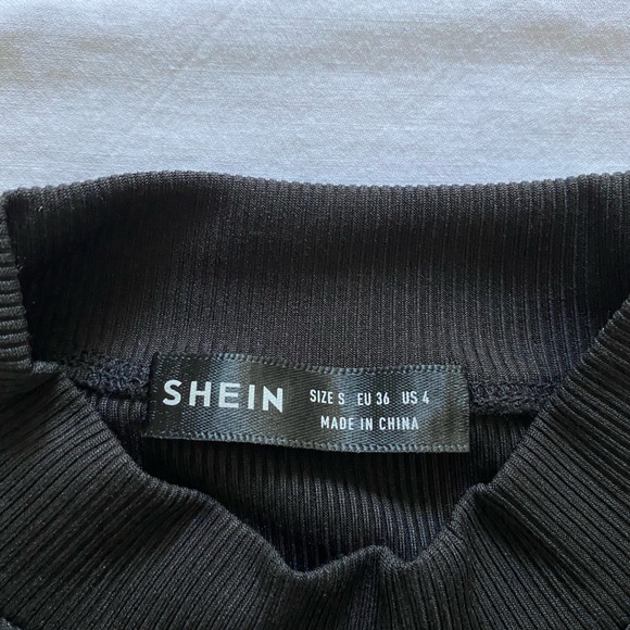 Small Black mock neck crop tank - Picture 2 of 3